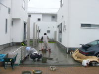 武蔵村山市のカーポートの柱の設置・土間コンの打設